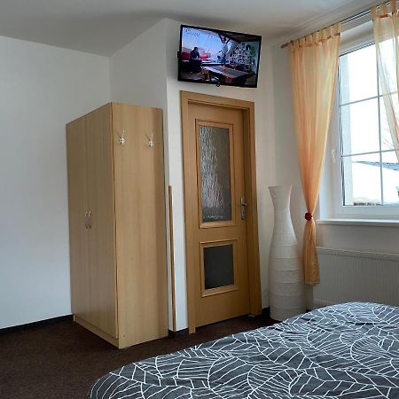 Penzion Pod Kostelem Bublava Kültér fotó